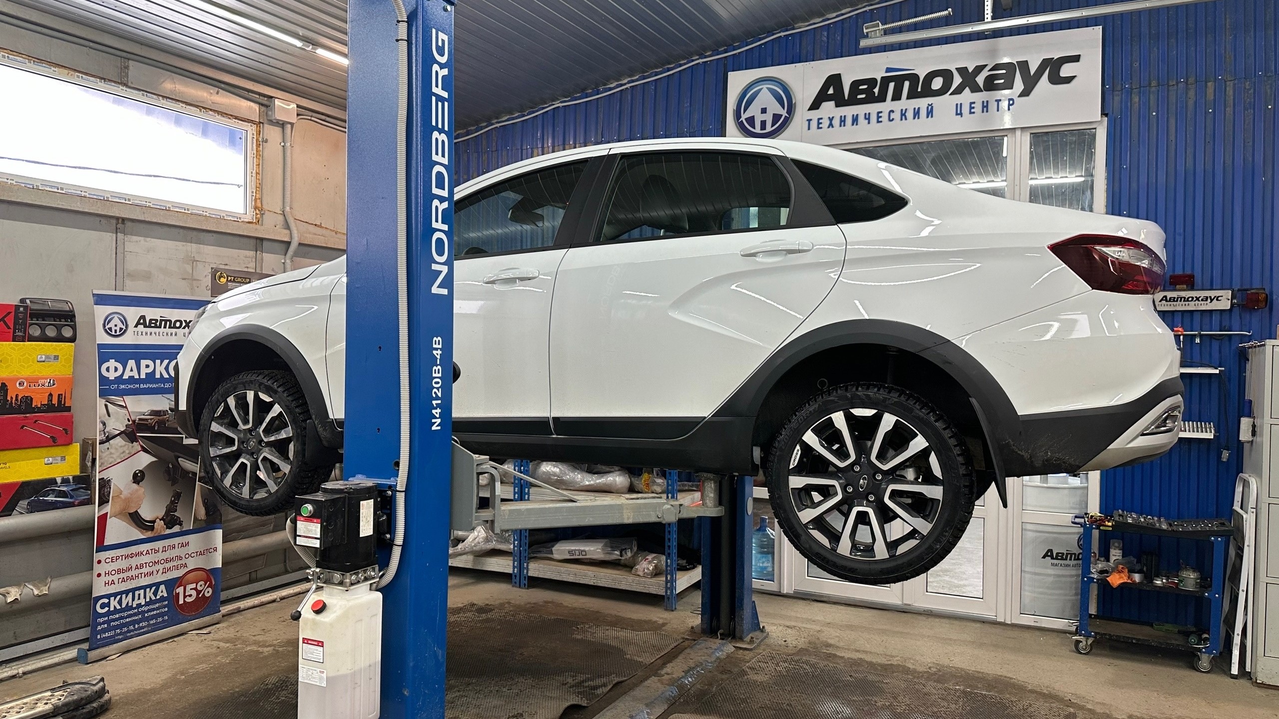 Приодели новенькую Lada Vesta Cross в нужные допы